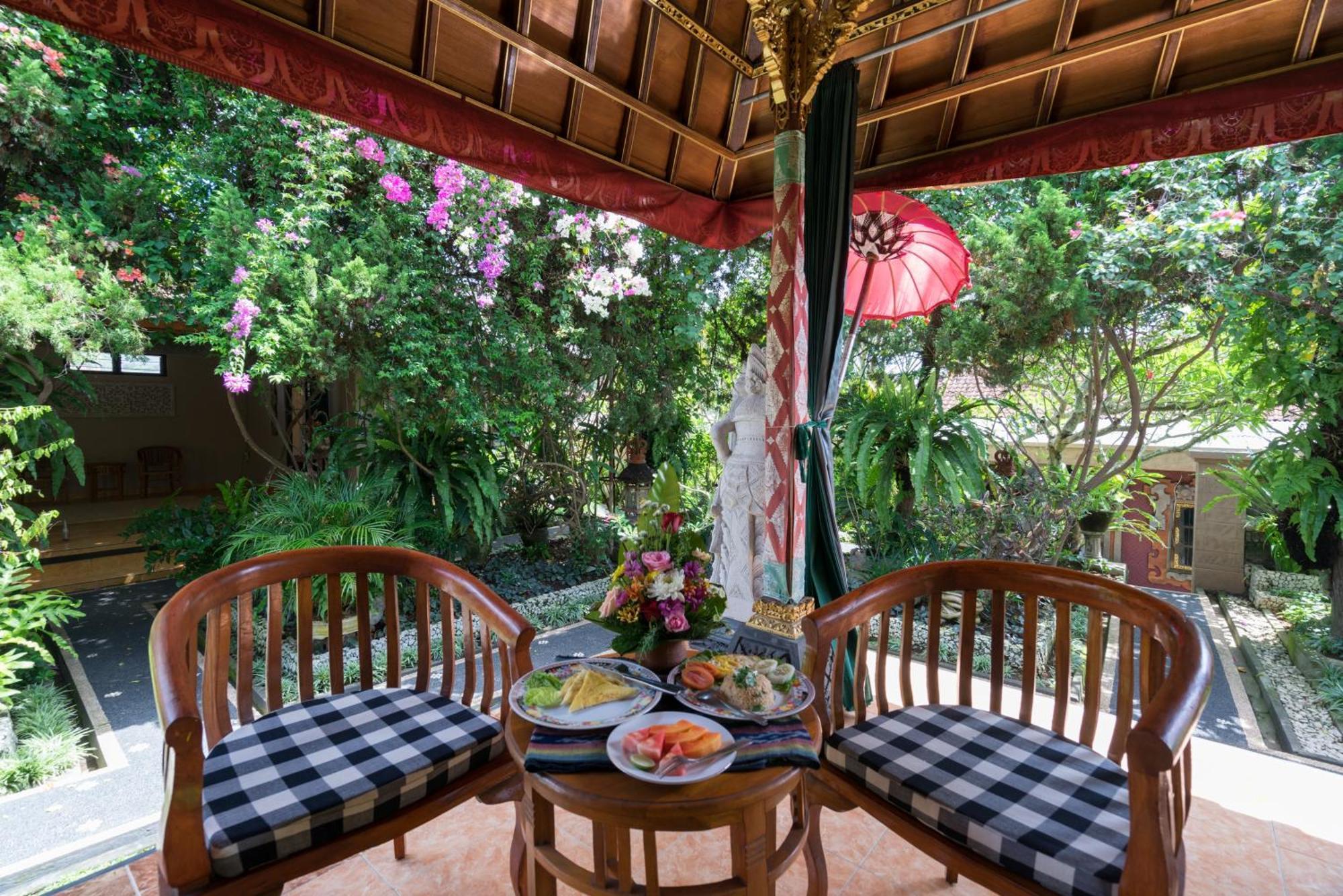 Nuaja Balinese Guest House Ubud Exterior foto